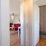 Klaus Jensen , Unter Den Linden Apartamento