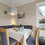 Klaus Jensen , Unter Den Linden Apartamento